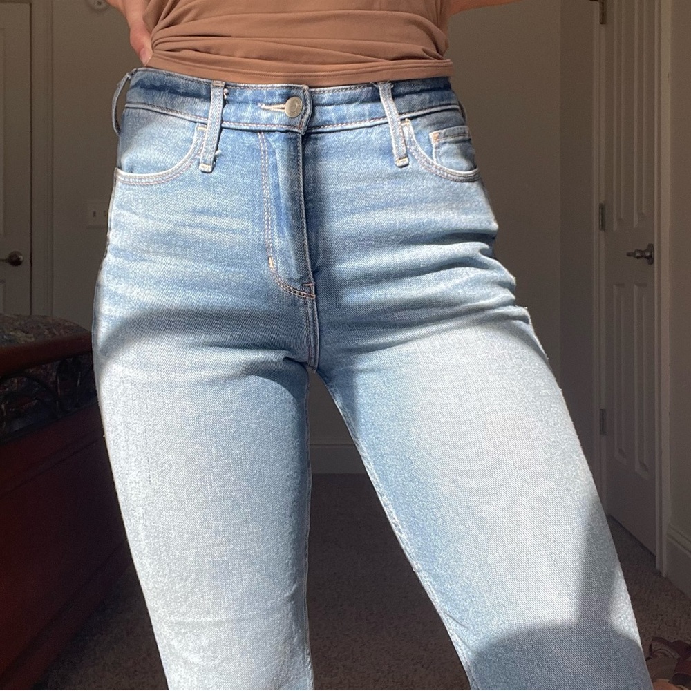 Hollister High-Rise Mom Jeans